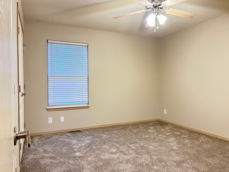 Main upstairs bedroom - 1211 NW Ashley Ln