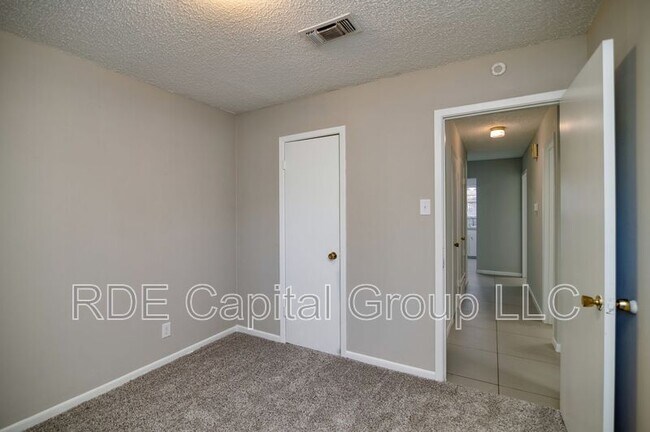 Building Photo - 502 Brown St
