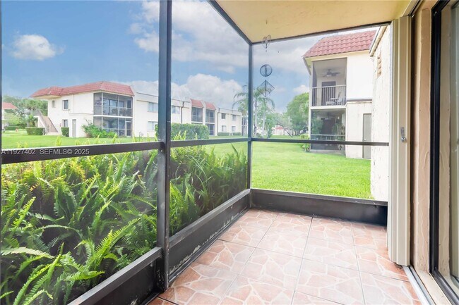 Building Photo - 16461 Blatt Blvd