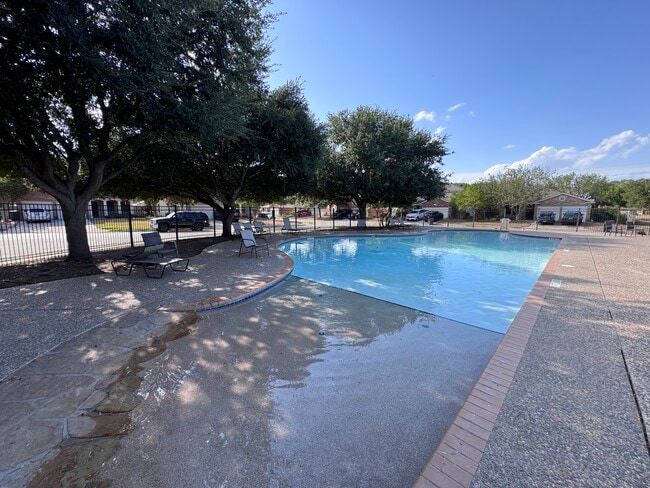 Building Photo - 10415 Welder Oak