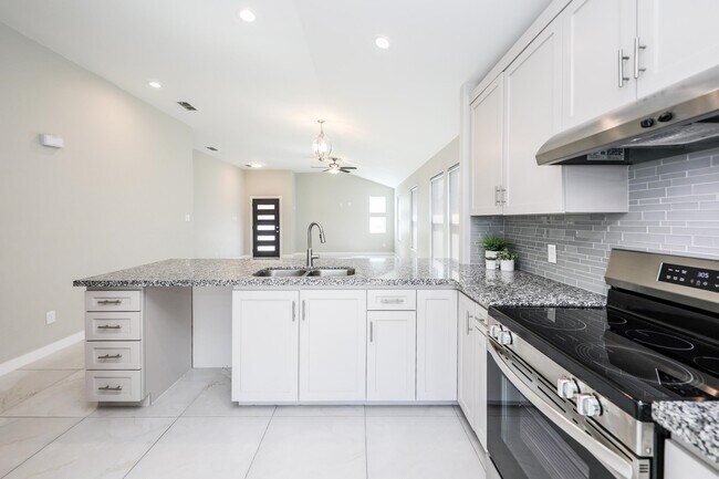 Building Photo - 7106 EL MESON DR