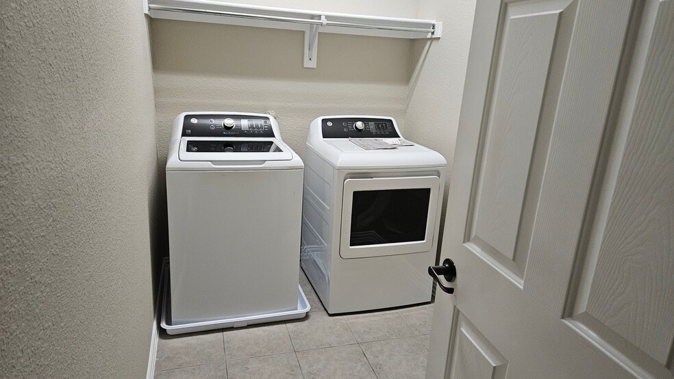 Building Photo - 4245 Swan Forest Dr