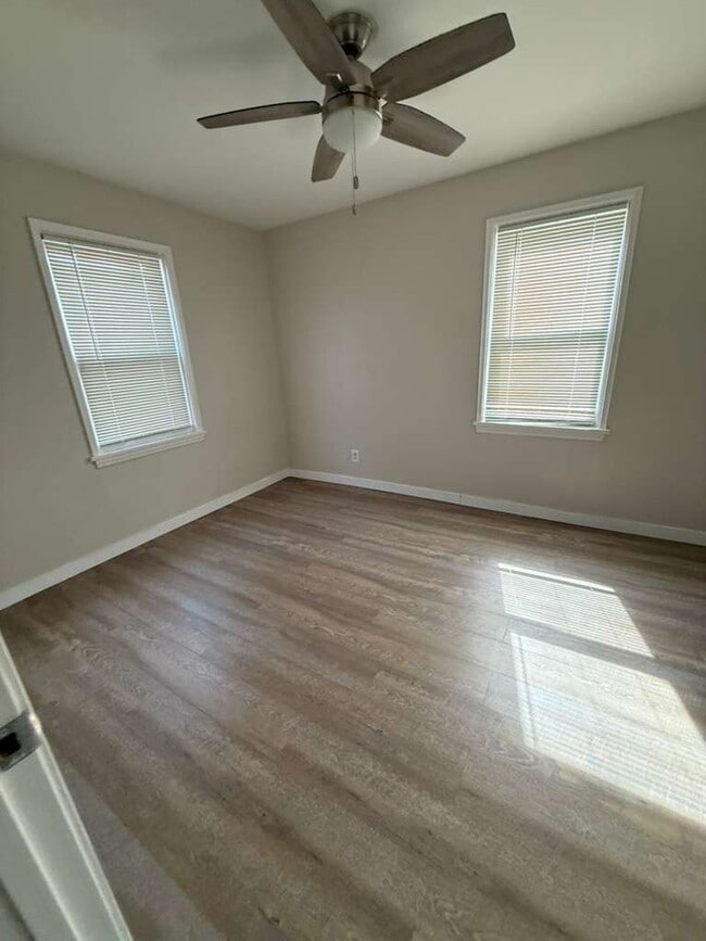 Building Photo - "Charming 2-Bedroom Retreat in University City - Cozy 900 Sq. Ft. Home!"  HUGE bedrooms with Base...