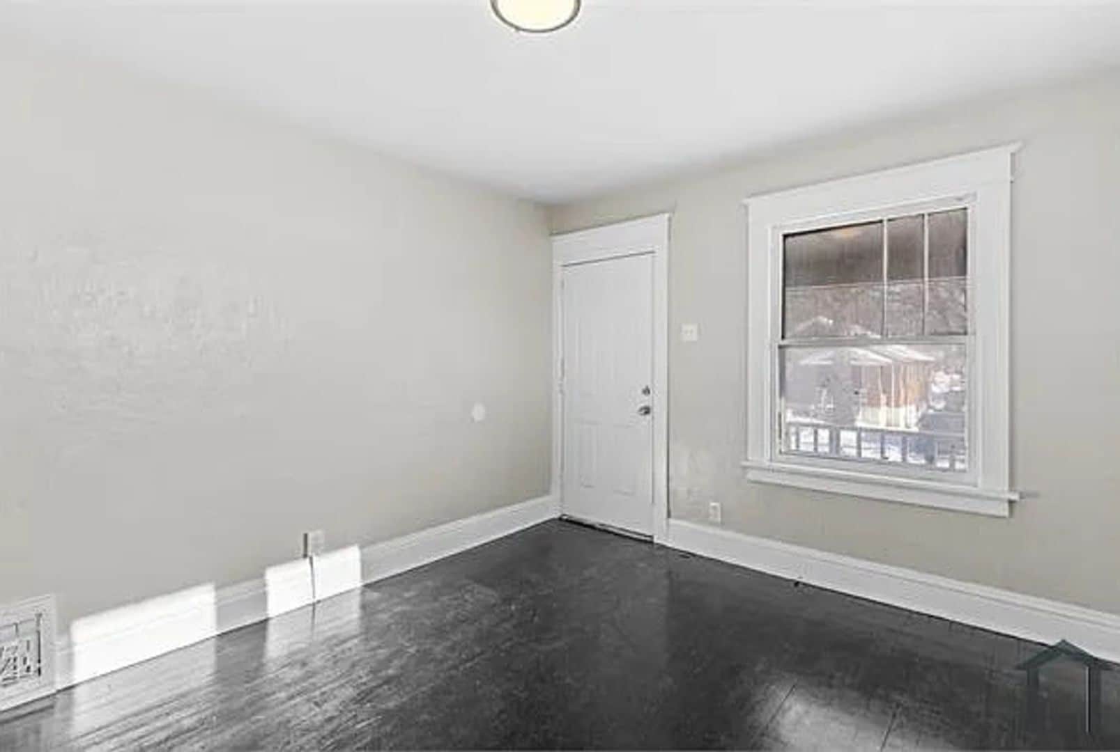 Building Photo - 5415 Hamilton Ave