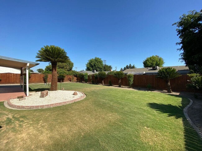 Building Photo - Beautiful Home for rent in Visalia, Ca