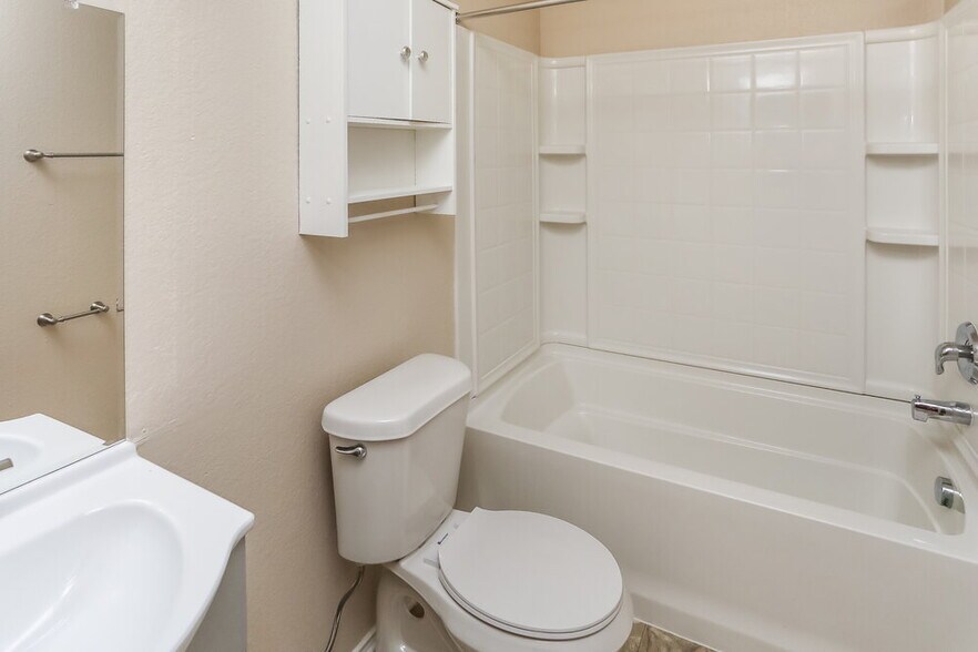 Building Photo - 1316 Hazelnut Dr