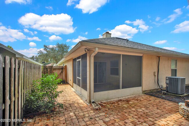 Building Photo - 757 MacKenzie Cir