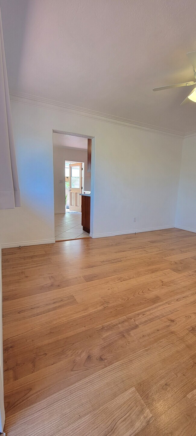 Building Photo - 6216 Stanley Ave