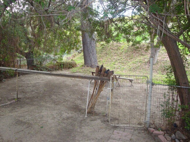 Building Photo - Curlew