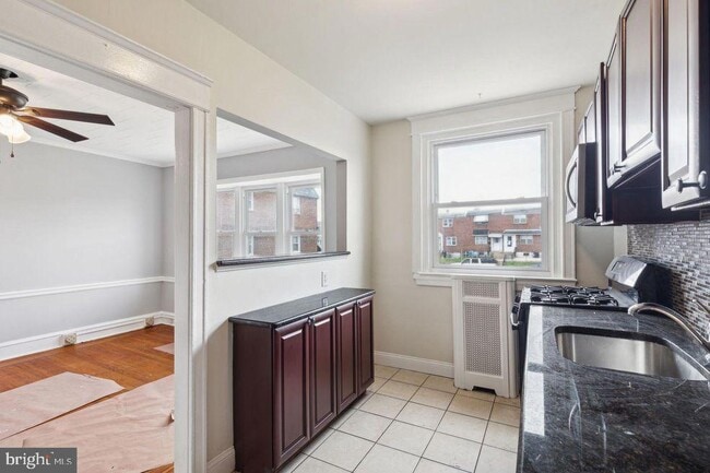 Building Photo - 1214 Van Kirk St