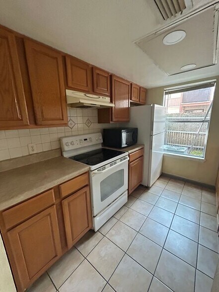 Building Photo - 2243 Lyme Bay Dr