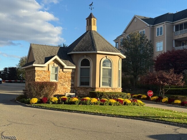 Building Photo - 3102 Cleveland Ln