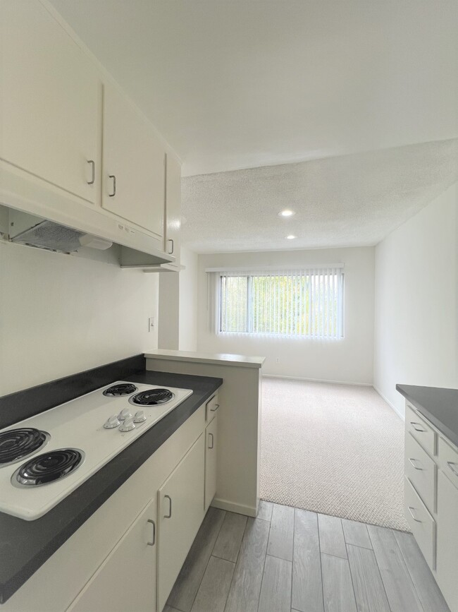 Building Photo - 801 S Lucerne Blvd