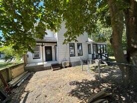 Building Photo - 500 W Walnut St