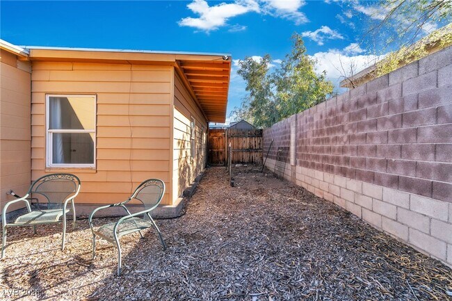 Building Photo - 235 Zinc St