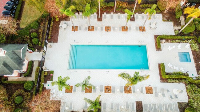 Building Photo - 815 Golden Bear Dr