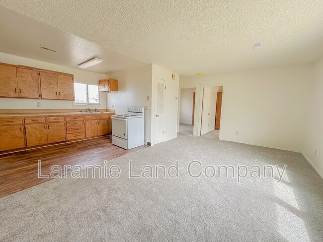 Building Photo - 1264 N 6th St
