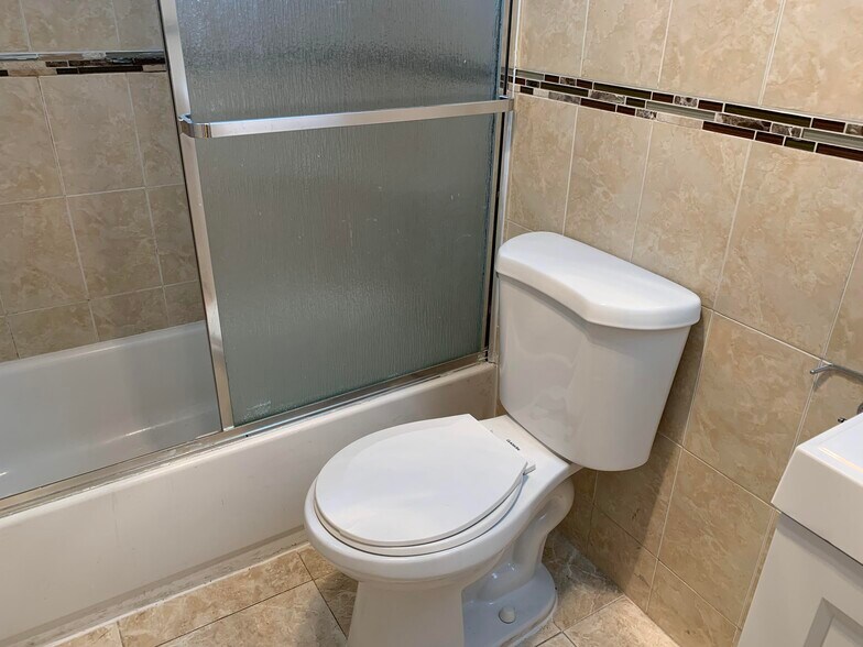 Building Photo - 180 NE 12th Ave