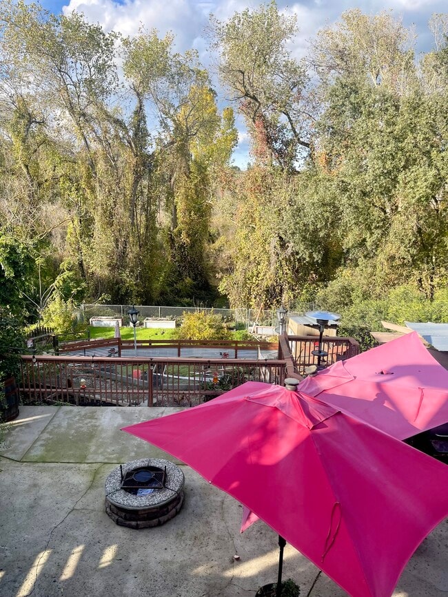 Building Photo - 1174 River Bluff Dr