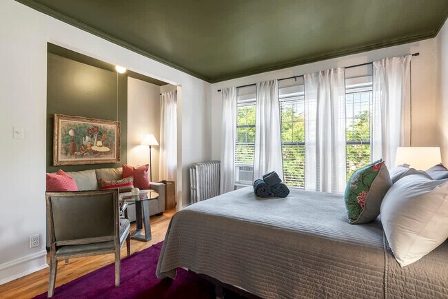 Building Photo - 3536 N Racine Ave