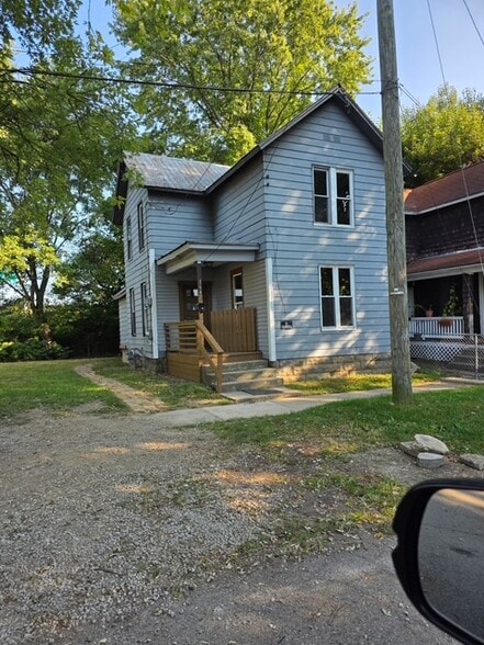 Primary Photo - 164 E Church St