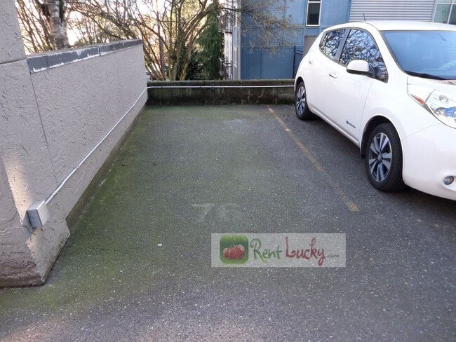 Building Photo - Super Cute Studio w/Parking in Fantastic Downtown Seattle Location!!