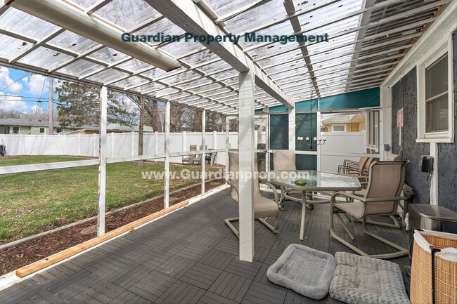 Building Photo - Crystal Single Family Home, Fenced Yard, 2...