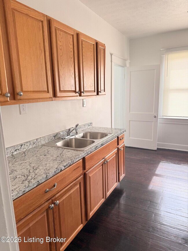 Building Photo - 841 Hazel St