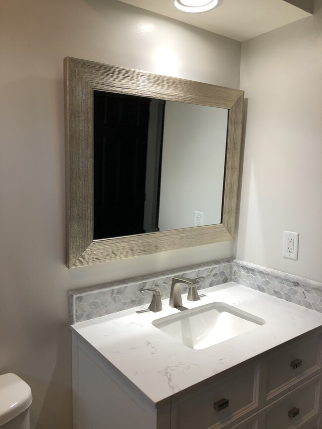 Building Photo - 147 Rock Ledge Ct