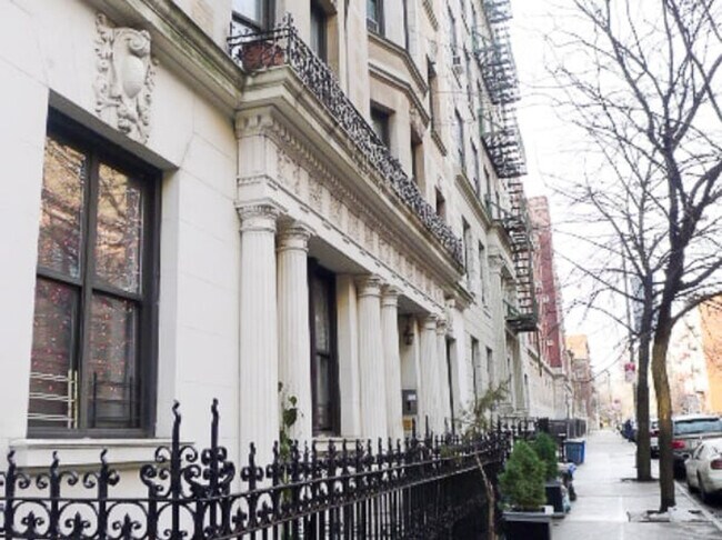 Building Photo - 230 W 113th St
