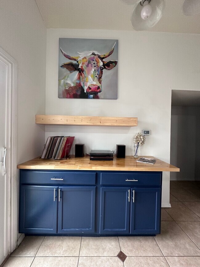 Building Photo - 6916 Elliot Ct