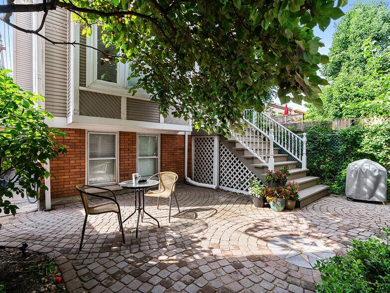 Building Photo - 1929 W Henderson St