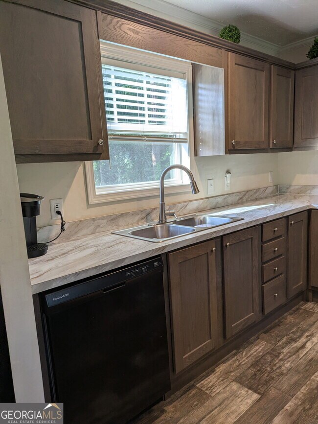 Building Photo - 255 Greenview Cir