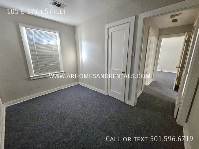 Building Photo - 105A E. 17th Street | 2 Bedrooms | 1 Bathroom