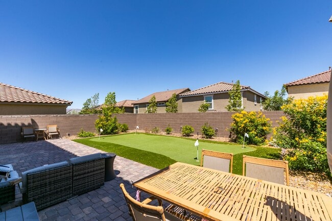 Building Photo - Furnished 5-Bedroom Home with Two Primary Suites