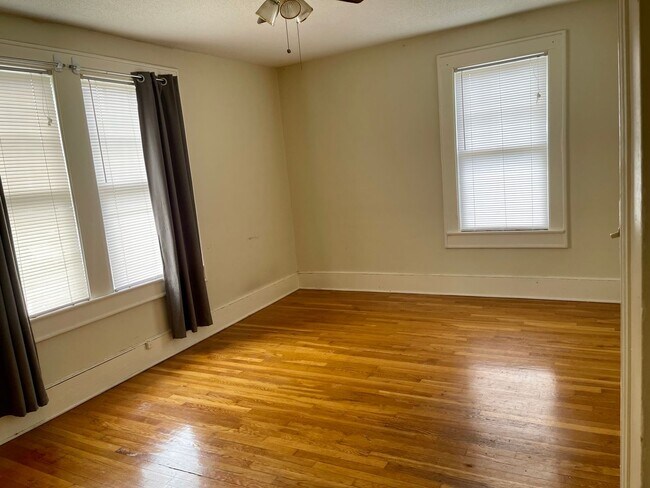 Building Photo - 3 bedroom, 2 bath in  Heathwood Area