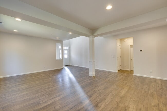 Building Photo - Stunning & Spacious Lynnwood Rental Available Now!