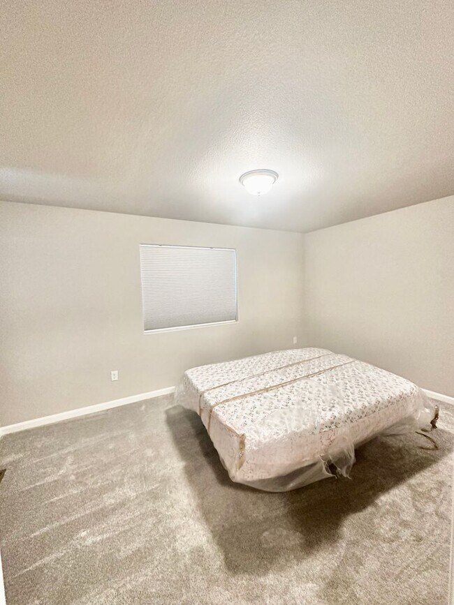 Building Photo - Beautiful townhome on Birmingham for rent!