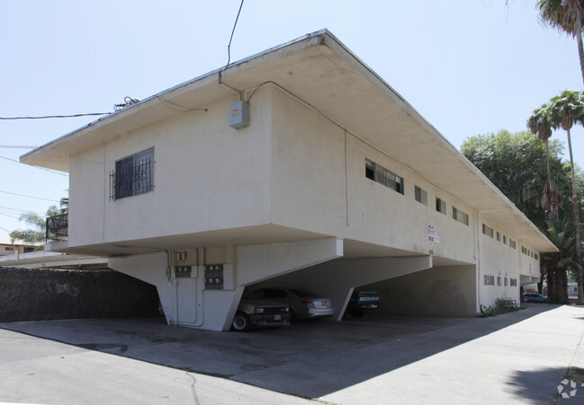 Building Photo - Su Casa Apartments