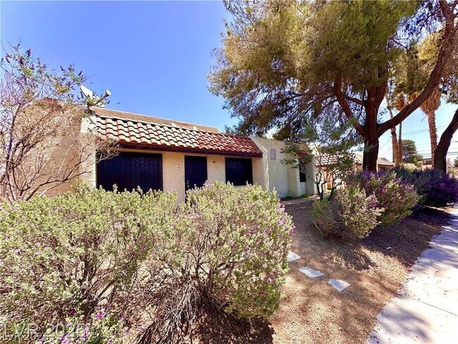 Building Photo - 2112 Venus Ave