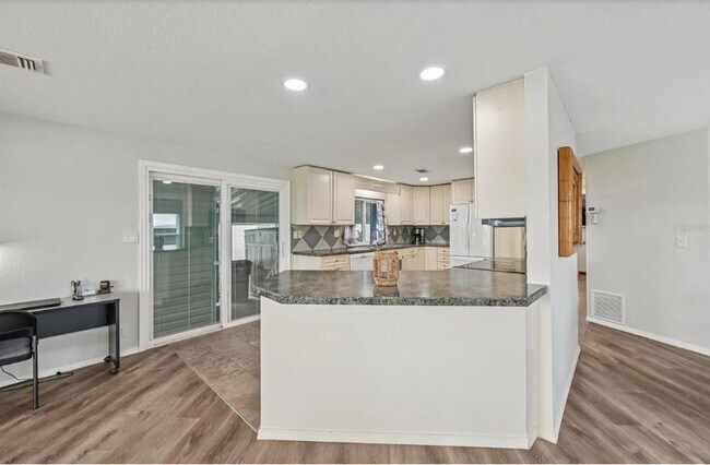 Building Photo - 106 Lazy River Rd