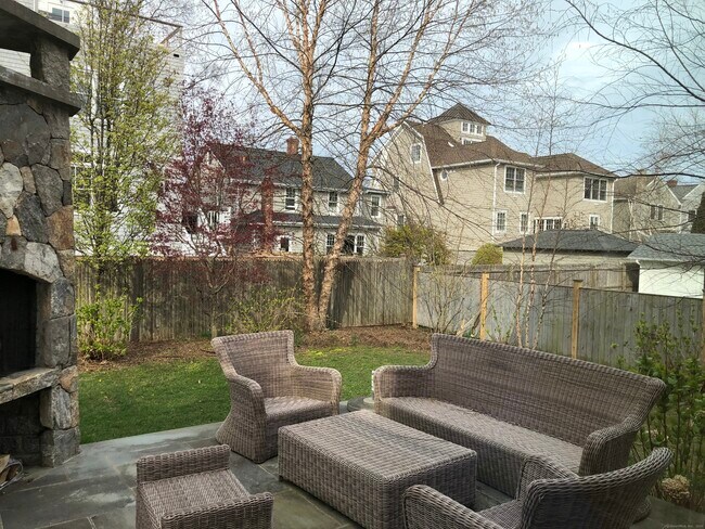 Building Photo - 12 Danbury Ave