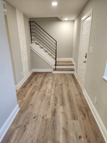 Building Photo - 390 W Lake Ave NW