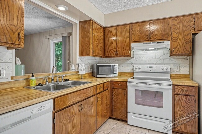 Building Photo - Cortez Golf Area | Townhome | Unfurnished