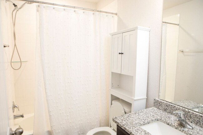 Building Photo - 3/2 Gorgeous Brick Home