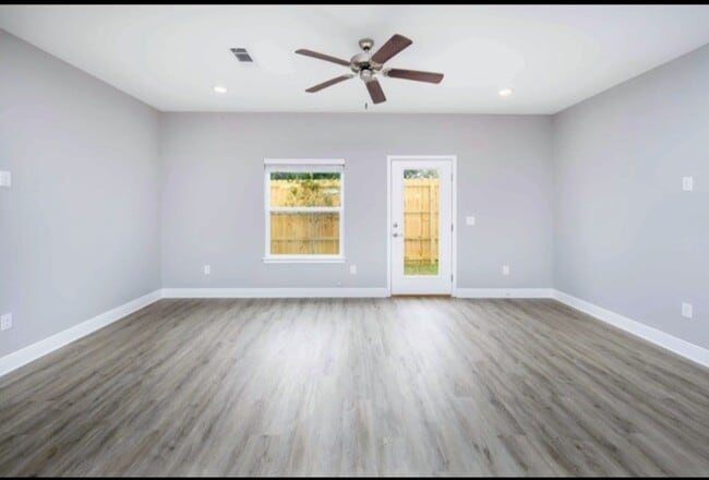 Building Photo - 319 Carmel Dr
