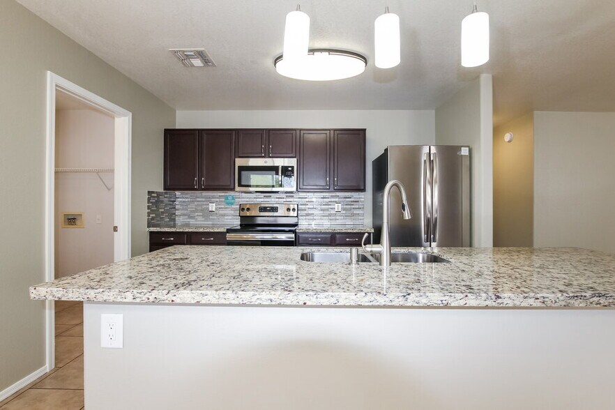 Building Photo - 14285 N Gil Balcome Ct