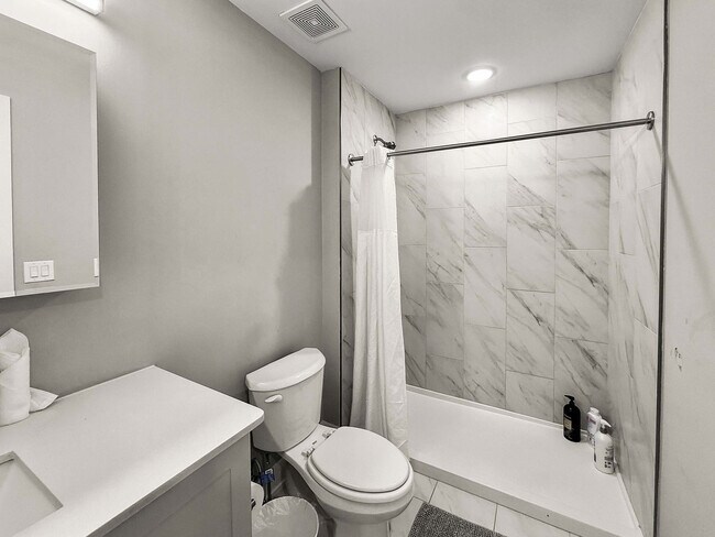 Building Photo - 901 Canal St