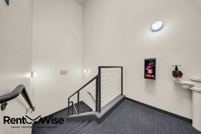 Building Photo - 68 McCoppin St