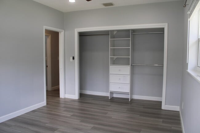 Building Photo - 5349 Van Buren Rd
